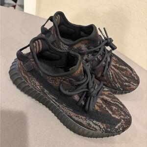 Adidas Yeezy Boost 350 V2 sneakers in the MX Rock colorway size 8 men’s